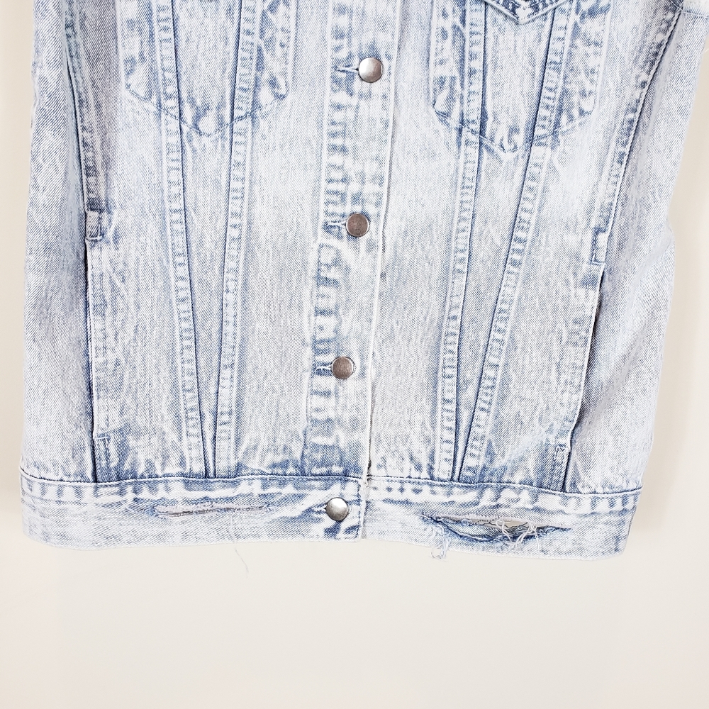 EASEL Distressed Two-Tone Washed Denim - Picture 6 of 7